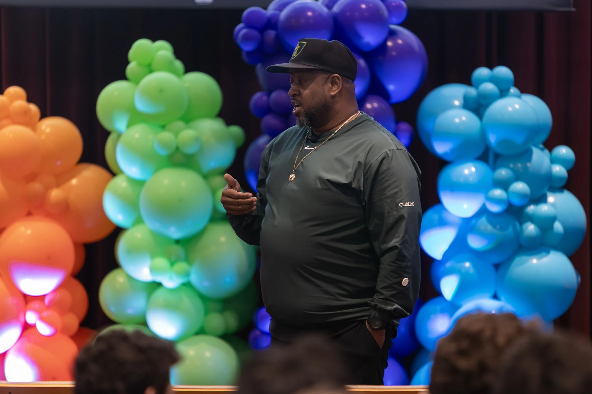 Vaney Hariri is speaking to the students